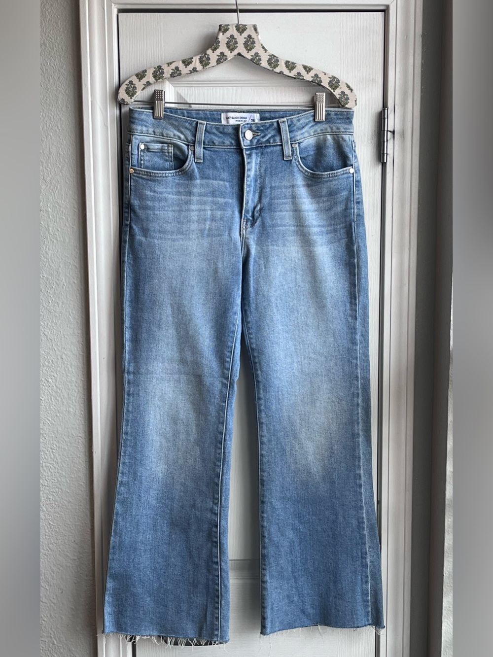 JUST BLACK Denim Scissor-Cut Raw Hem Crop Flare Jeans Women’s Size 28